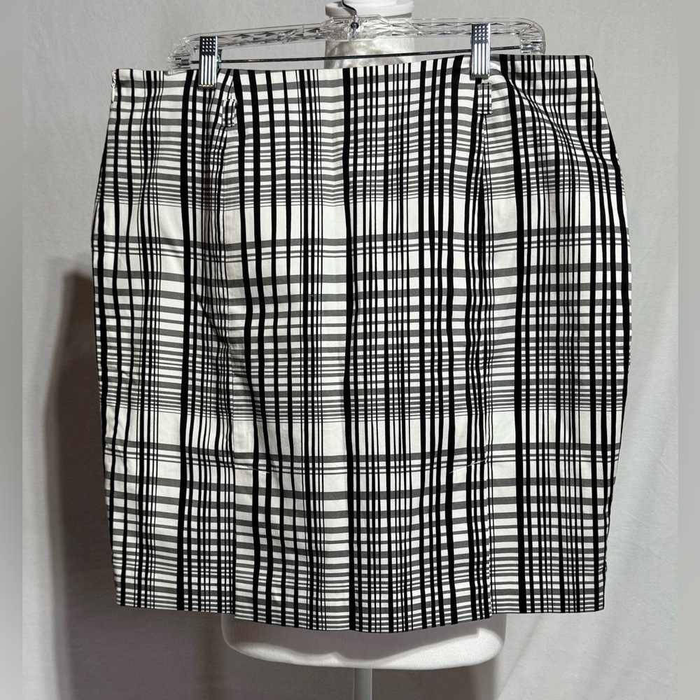 NWT Apt 9 Black and White Plaid Skirt - Size 16 - Picture 5 of 8